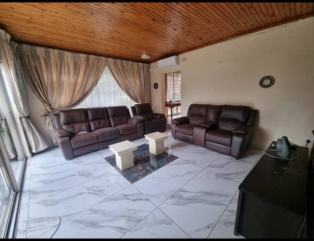4 BEDROOM HOUSE FOR SALE IN GLENVISTA